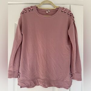 Cable & Gauge Crewneck Sweatshirt EUC Dusty Rose Pink Grommet Lace Up Viscose